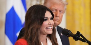 Η Κίμπερλι Γκίλφοϊλ με τον Ντόναλντ Τραμπ