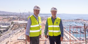 O Κωστής Χατζηδάκης με τον Οδυσσέα Αθανασίου, CEO της Lamda