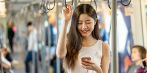 Έφηβη στην Ιαπωνία με το κινητό της στο λεωφορείο