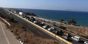 Κρήτη: Χάος και ουρές χιλιομέτρων προς το αεροδρόμιο Ηρακλείου, λόγω κινητοποιήσεων των κτηνοτρόφων