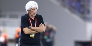 Ο Ιβάν Γιοβάνοβιτς μετά την ήττα της Εθνικής από τη Δανία