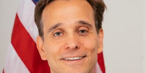 Στη ΔΕΘ ο νέος επιτετραμμένος των ΗΠΑ στην Ελλάδα: «Αυπομονώ να συζητήσω ευκαιρίες για αμερικανικές ενεργειακές εταιρείες και ναυτιλία 