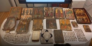 Αρχαιοκαπηλία στο Μέγα Σπήλαιο Καλαβρύτων: Ο θησαυρός που κατασχέθηκε -Ευαγγέλια και νομίσματα από το 18ο αιώνα
