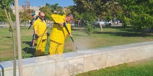 Καθαρισμός γκράφιτι στη Νέα Παραλία Θεσσαλονίκης