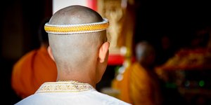 Γιατί οι καθολικοί μοναχοί ξύριζαν την κορυφή του κεφαλιού τους και γιατί κάποιοι σταμάτησαν να το κάνουν;