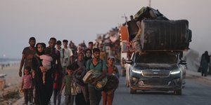 Οι κάτοικοι της Γάζας την εγκαταλείπουν με όποιο μέσο μπορούν