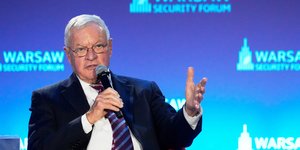 Ο Αμερικανός ειδικός απεσταλμένος Κιθ Κέλογκ στο Φόρουμ Ασφάλειας της Βαρσοβίας