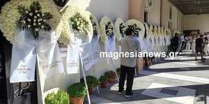 Στεφάνια στη μνήμη του 18χρονου Νίκου στον Βόλο