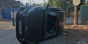 Βίντεο: Τροχαίο με ανατροπή ΙΧ στην Κηφισιά - Απεγκλωβίστηκε γυναίκα με σοβαρά τραύματα