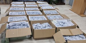 Κατασχέθηκαν 12.500 κινητά τηλέφωνα στη Χίο