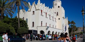 Χειροπέδες σε 82χρονη στο λιμάνι της Κω -Αντέδρασε σε έλεγχο και προσπάθησε να φύγει με διαφύγει με ΙΧ