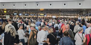 Κόσμος στο αεροδρόμιο Βρυξελλών