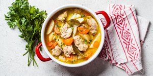 Κοτόσουπα χωρίς αυγολέμονο / Φωτογραφία: Shutterstock