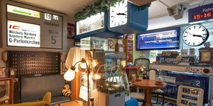  Κάτοικος του Βάιλχαϊμ παρουσιάζει το ιδιαίτερο διαμέρισμά του