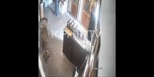 Ημίγυμνος δράστης μέσα σε εκκλησία