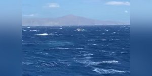 Το ιστιοφόρο που έπλεε ακυβέρνητο στη φουρτουνιασμένη θάλασσα