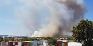 Λέσβος: Μαίνεται η πυρκαγιά στη Βρίσα -Στον Άγιο Φωκά κατευθύνονται οι φλόγες, πνέουν ισχυροί άνεμοι