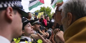 Δεκάδες συλλήψεις υποστηρικτών της απαγορευμένης από την βρετανική κυβέρνηση «Palestine Action»