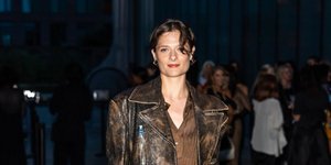 Η Luisa Jacobson ποζάρει στον φακό