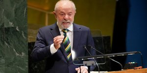 Ο Βραζιλιάνος πρόεδρος Λουίς Ινάσιο Λούλα ντα Σίλβα από το βήμα του ΟΗΕ