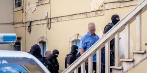 Οι επιχειρηματίες οδηγούνται στον ανακριτή