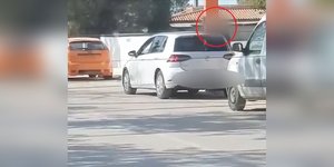 Η στιγμή που πελάτης αγοράζει ναρκωτικά στο κέντρο των Χανίων