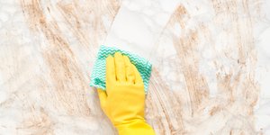 Πως καθαρίζετε το λεκιασμένο ή θαμπό μάρμαρο; Το φυσικό προϊόν που το κάνει να γυαλίζει σαν καθρέφτης
