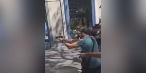 Στιγμιότυπο από την αστυνομική επιχείρηση στη Μασσαλία για την εξουδετέρωση του ατόμου που είχε μαχαιρώσει ανθρώπους