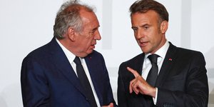 Φρανσουά Μπαϊρού (αριστερά) και Εμανουέλ Μακρόν (δεξιά) 