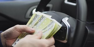 Μετρητά αυτοκίνητο