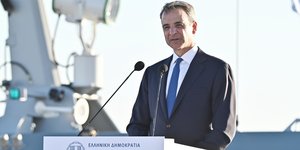 Ο Κυριάκος Μητσοτάκης στην ομιλία του για την παραλαβή 5 νέων ταχύπλοων του Λιμενικού