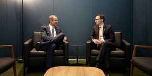 Ο Πρωθυπουργός Κυριάκος Μητσοτάκης και ο Βοηθός του Προέδρου των ΗΠΑ και Διευθυντής του Γραφείου Επιστήμης και Τεχνολογικής Πολιτικής του Λευκού Οίκου Michael Kratsios 