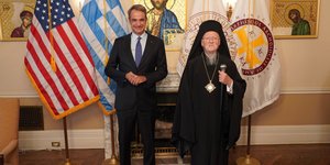 Ο Έλληνας πρωθυπουργός, Κυριάκος Μητσοτάκης με τον Οικουμενικό Πατριάρχη Βαρθολομαίο 