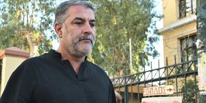 Βασίλης Μπισμπίκης έξω από τρα δικαστήρια