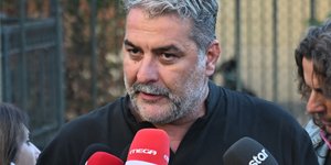 Βασίλης Μπισμπίκης έξω από τρα δικαστήρια