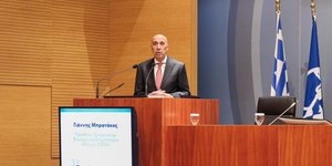 Γιάννης Μπρατάκος 