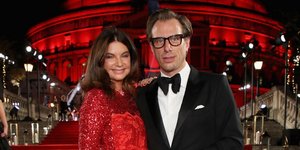 Η Dame Natalie Massenet και ο Erik Torstensson παρευρίσκονται στα Fashion Awards 2017