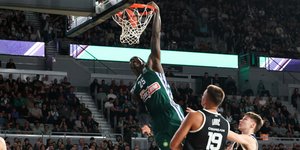 Το εντυπωσιακό κάρφωμα του Κέντρικ Ναν