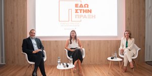 Ο Αντιπρόεδρος της Παπαστράτος, Ιάκωβος Καργαρώτος, η δημοσιογράφος, Μαριάννα Σκυλακάκη και η Επικεφαλής Επιστημονικών Υποθέσεων της Παπαστράτος, Σταυρούλα Νταηλάκη