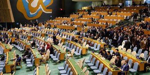 Aντιπρόσωποι αποχώρησαν από την αίθουσα της Γενικής Συνέλευσης του ΟΗΕ κατά την άφιξη του πρωθυπουργού του Ισραήλ, Μπέντζαμιν Νετανιάχου στο βήμα