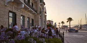 βεράντα ηλιοβασίλεμα Σπέτσες εστατόριο On the Verandah Poseidonion Grand Hotel  