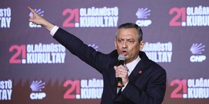 Ο πρόεδρος του κόμματος της αξιωματικής αντιπολίτευσης στην Τουρκία, του CHP,  Οζγκιούρ Οζέλ