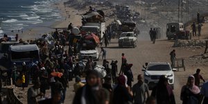 Μαζική έξοδος Παλαιστίνιων από τη Γάζα 