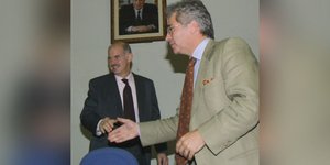 Γιώργος Παπανδρέου και Άλεξ Ρόντος σε εκδήλωση του υπουργείου Εξωτερικών τον Οκτώβριο του 2002
