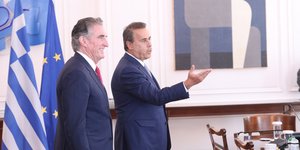 Ο υπουργός Περιβάλλοντος και Ενέργειας Σταύρος Παπασταύρου υποδέχεται τον Αμερικανό υπουργό Εσωτερικών Νταγκ Μπέργκαμ