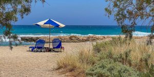 Στην Πούντα της Αττικής για δροσερές βουτιές -Χρυσή άμμος και νερά που θυμίζουν νησί