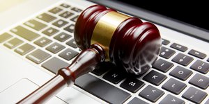 Παρέμβαση της Δικαιοσύνης για κατοχή παράνομου υλικού