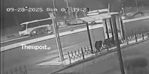 Στιγμιότυπο από την παράσυρση της 40χρονης στην Θεσσαλονίκη