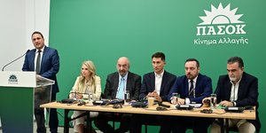 PASOK targets high cost of living and social inequalities ahead of TIF