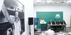 Παρουσίαση της «Μαύρης Βίβλου» του ΠΑΣΟΚ για τα πεπραγμένα της κυβέρνησης σχετικά με τις κοινωνικές ανισότητες